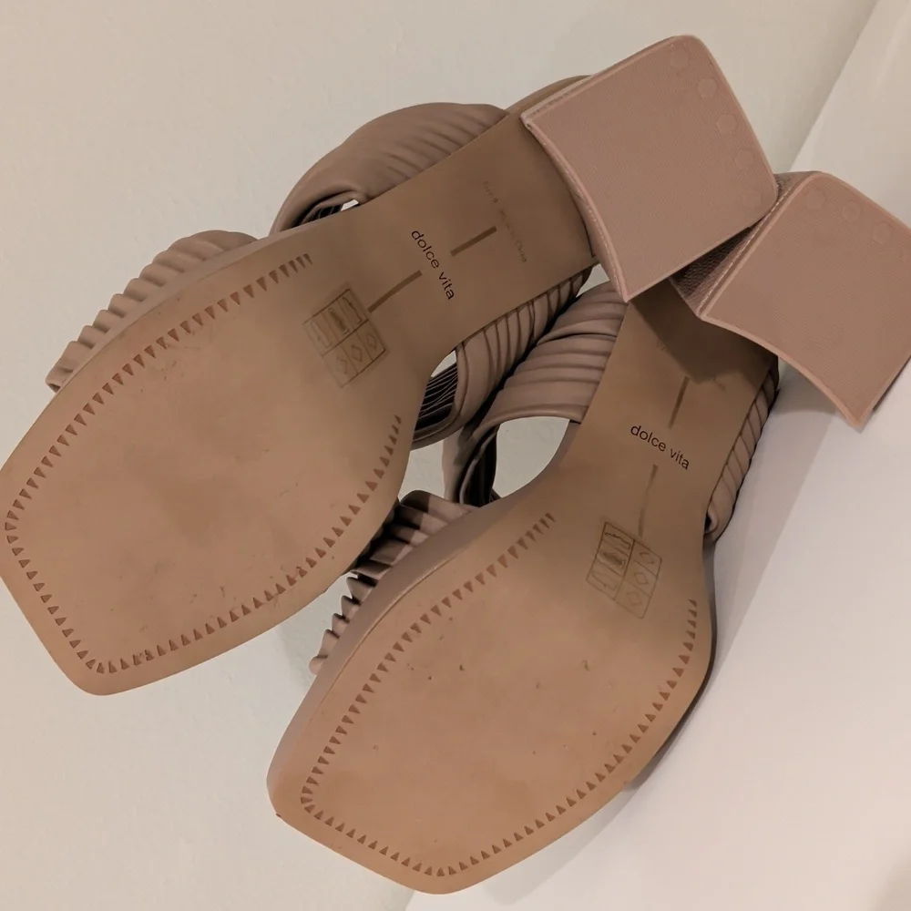 Dolce Vita Pilton Twisted Straps Heeled Cameo Sandals - Picture 6 of 13